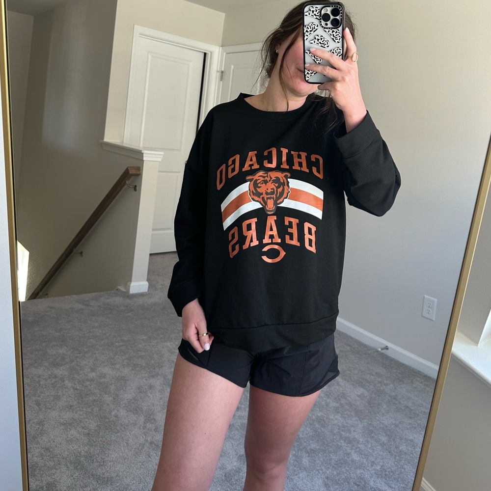 Chicago Bears Graphic Sweatshirt - Picture 2 of 9